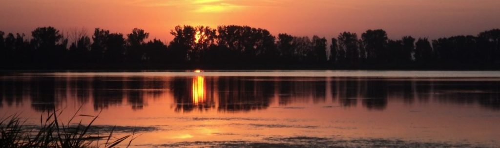 Răsăritul pe lacul Amara
